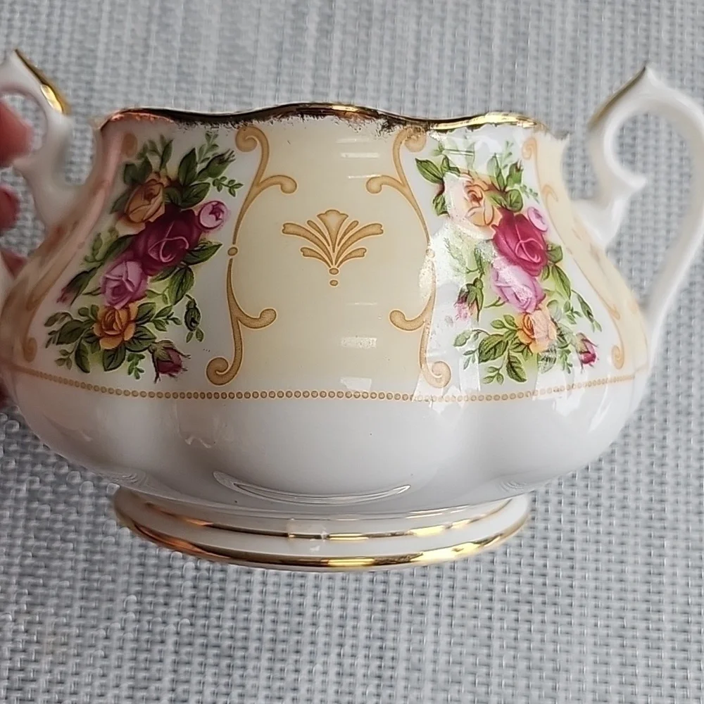 Royal Albert Old Country Roses Tea Sugar Caddy - Missing Lid